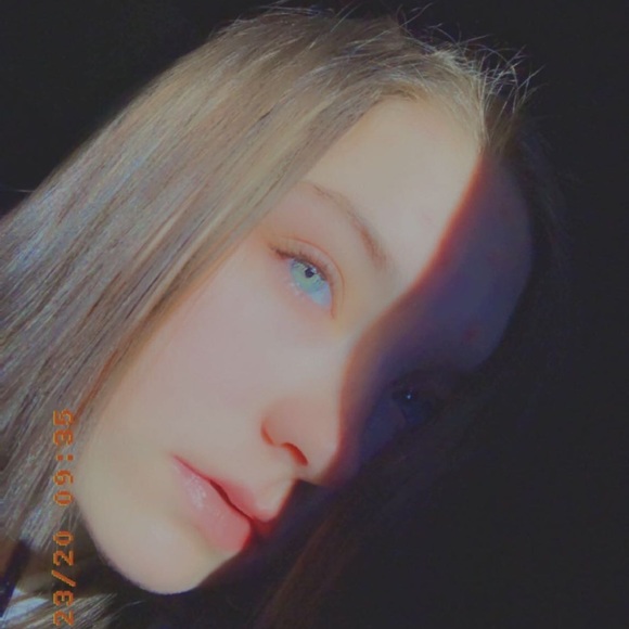 Meet your Posher, Trinity - Picture 1 of 1